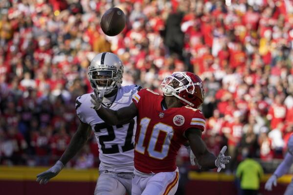 Chiefs roll to record-setting 48-9 victory over Raiders