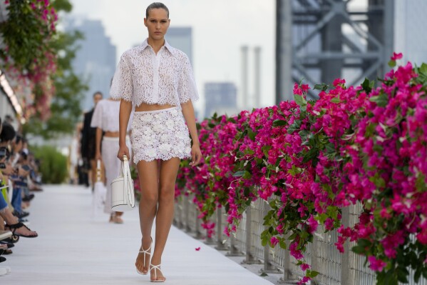 Michael Kors pays tribute to late mother with waterfront runway show set to  Bacharach tunes