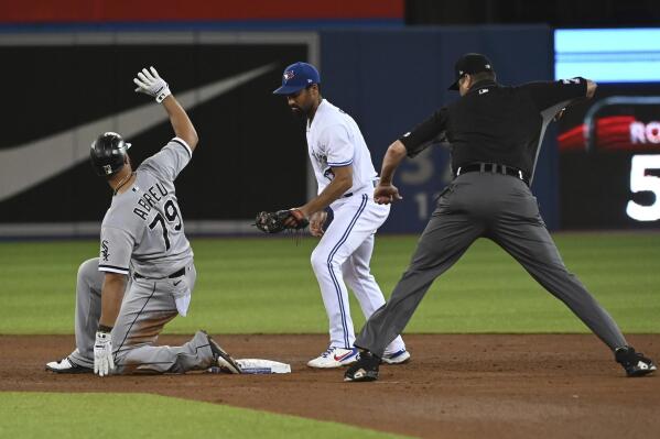 White Sox' Jose Abreu Seems To Be OK After Being Hit In Knee With Fastball  - CBS Chicago