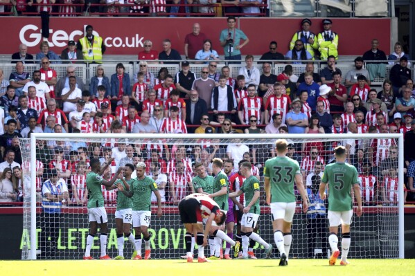 Newcastle United's Jacob Murphy, second left, celebrates scoring his side's second goal of the game, during the English Premier League soccer match between Brentford and Newcastle United, at the Gtech Community Stadium, in Brentford, England, Sunday May 19, 2024. (John Walton/PA via AP)