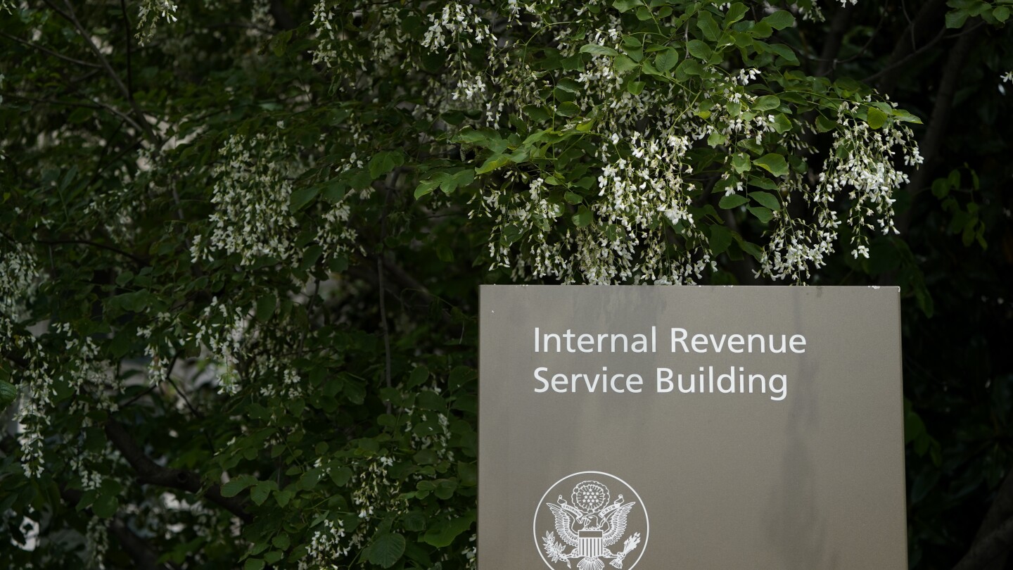 ВАШИНГТОН AP — Нов доклад на генерален инспектор на IRS