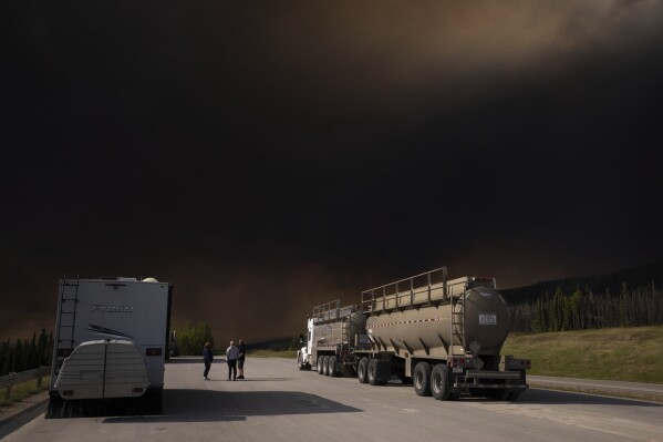 Wildfire smoke hangs in the air above Highway 97 north of Buckinghorse River, British Columbia, on Friday, May 30, 2025. (Nasuna Stuart-Ulin/The Canadian Press via AP)