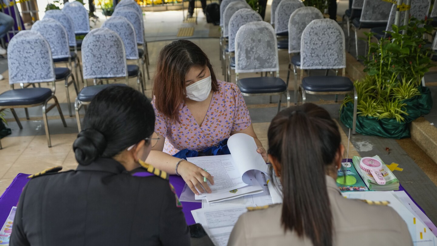 Кандидатите започват да се регистрират в сложен процес за избор на новия Сенат на Тайланд