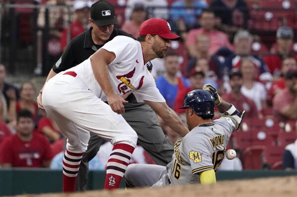 Big bats, Wainwright's quality start lead Cardinals to 9-1 win