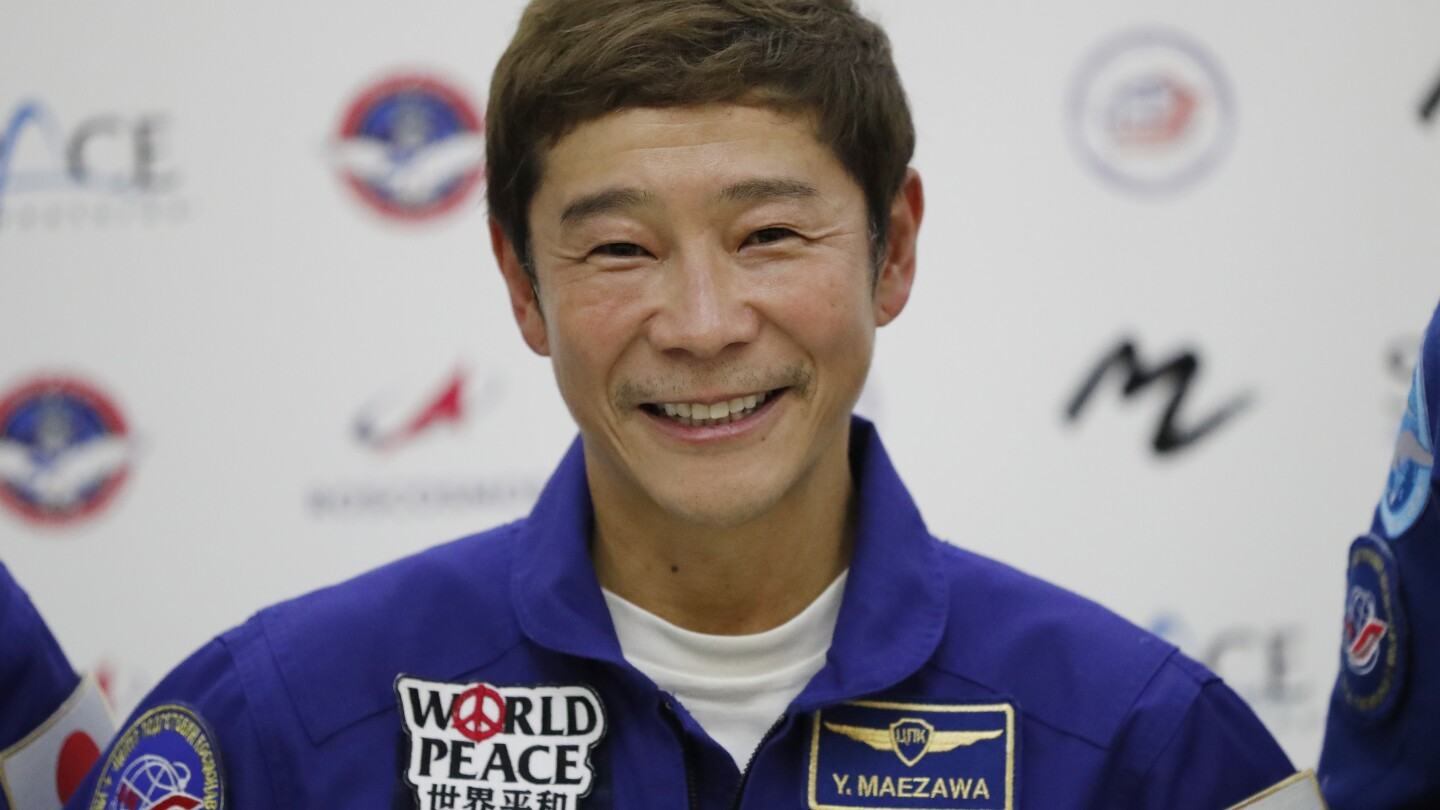 ТОКИО AP — Японският милиардер Юсаку Маезава отмени в събота