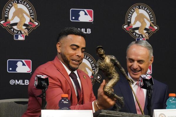 Cruz wins MLB's Roberto Clemente Award for philanthropy