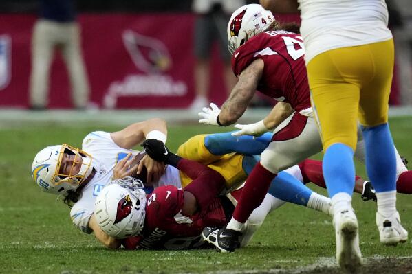 Justin Herbert injury: Chargers QB checked for concussion in Week 10 -  DraftKings Network