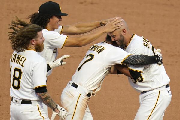 Jacob Stallings, last man left, lifts Pirates to walk-off win over