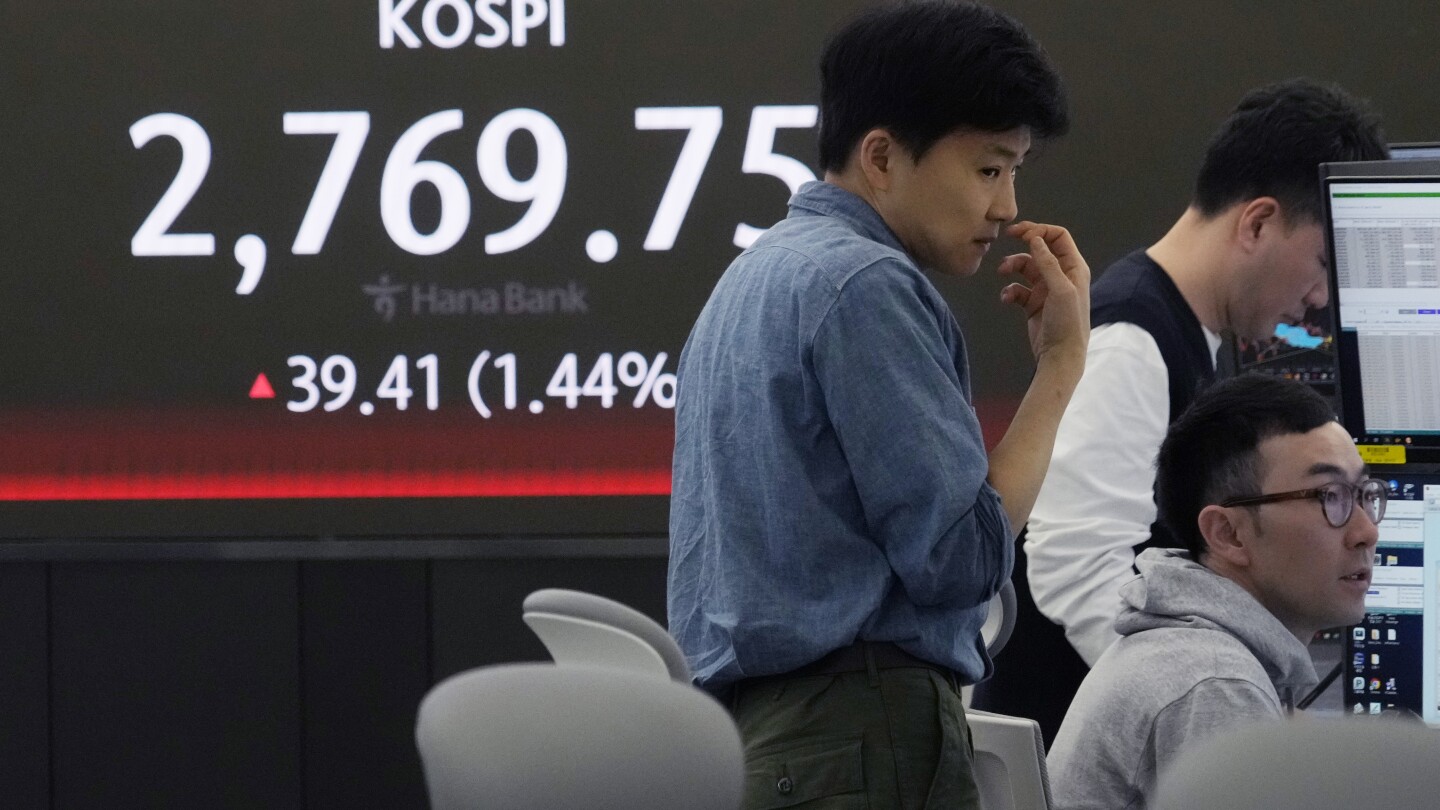 Фондов пазар днес: Азиатските акции се повишиха след поредния кръг от рекорди на Wall St