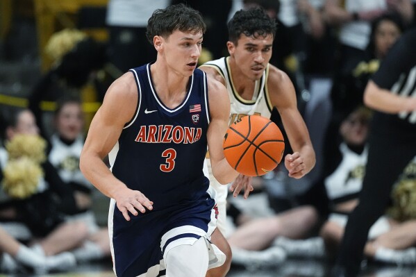 Arizona guard Pelle Larsson, front, collects a loose ball a Colorado forward Tristan da Silva pursues in the first half of an NCAA college basketball game Saturday, Feb. 10, 2024, in Boulder, Colo. (AP Photo/David Zalubowski)