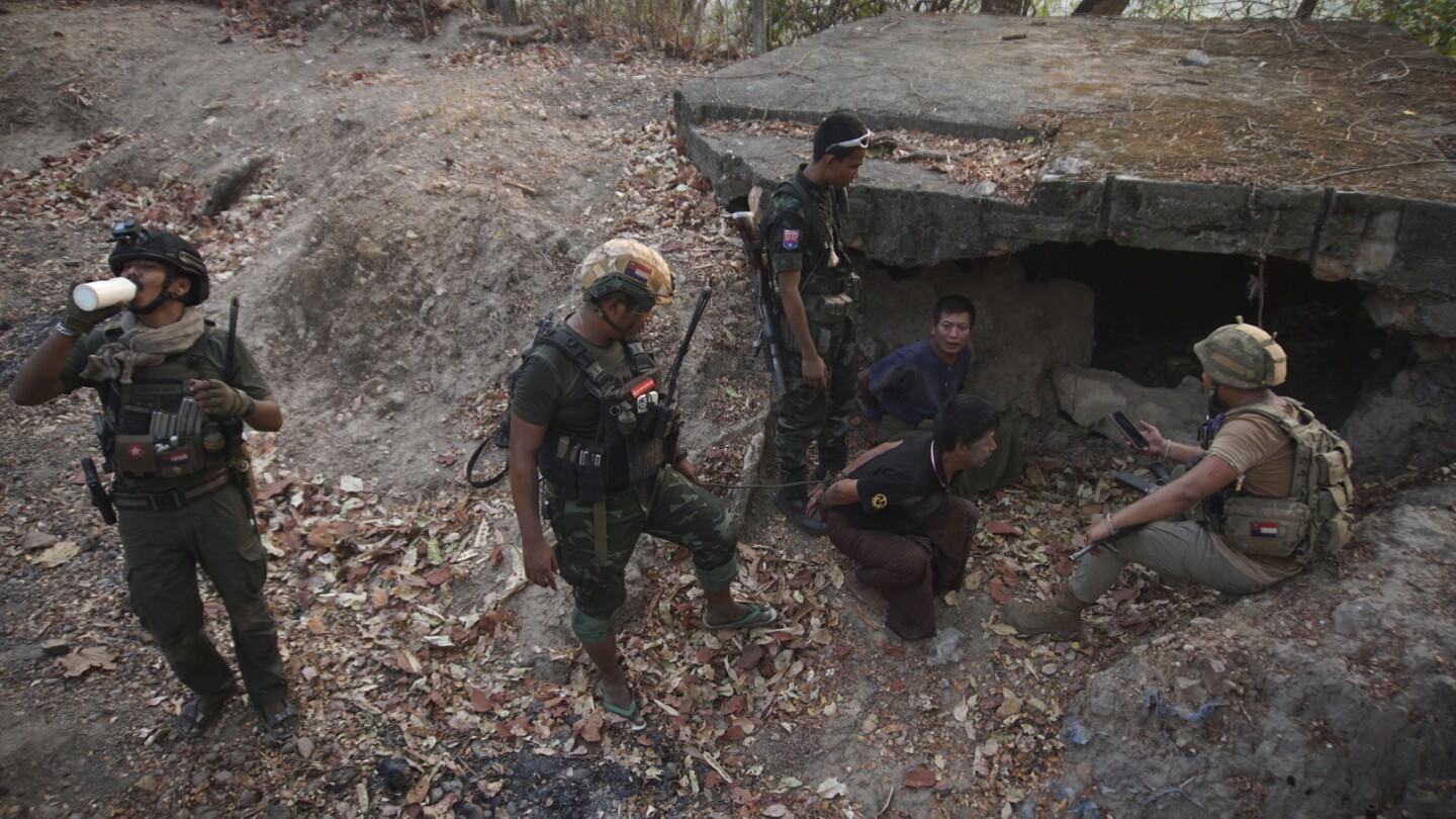 БАНКОК АП — Армията на Мианмар започна основно обучение във