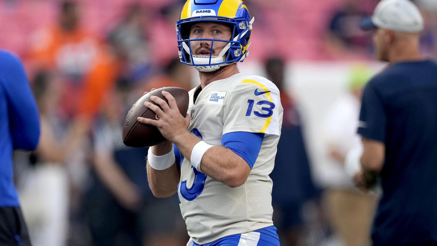 Los Angeles Rams quarterback Matthew Stafford warms up before an