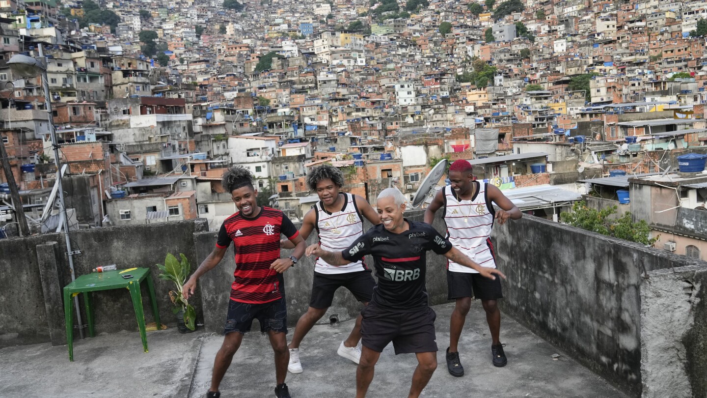 Бразилската танцова лудост, създадена от млади хора във фавелите на Рио, е обявена за културно наследство