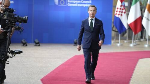 El primer ministro sueco Ulf Kristersson arriba a una cumbre de la UE en el edificio del Consejo Europeo, Bruselas, jueves 29 de junio de 2023. Los mandatarios europeos discuten Ucrania, migración y la economía. (AP Foto/Virginia Mayo)