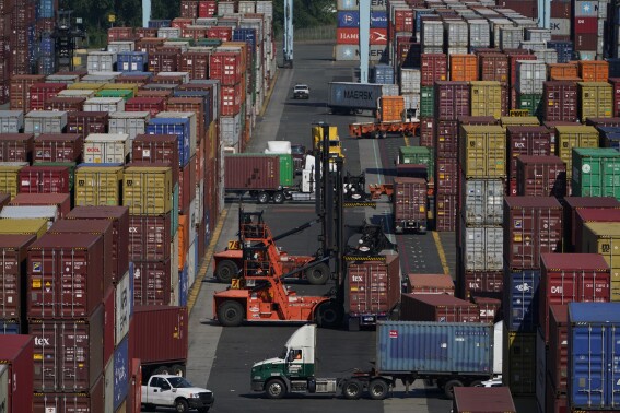 US retailers prepare for potential longshoremen's strike