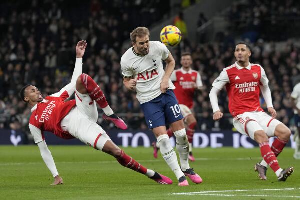Son marca dois, e Tottenham busca empate contra o Arsenal no Inglês - Rádio  Itatiaia