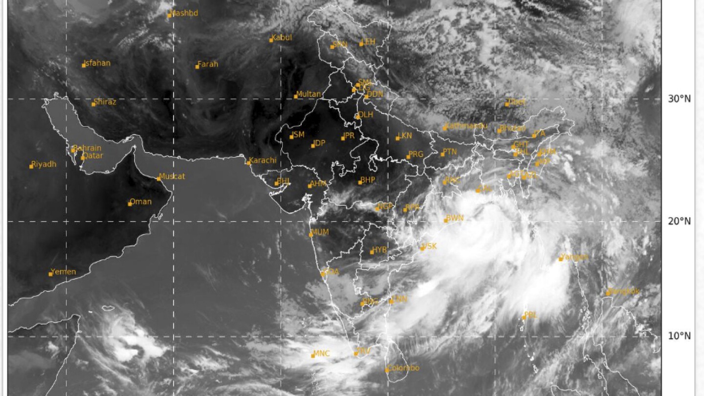 Le Bangladesh évacue des centaines de milliers de personnes alors qu’un violent cyclone s’approche du golfe du Bengale