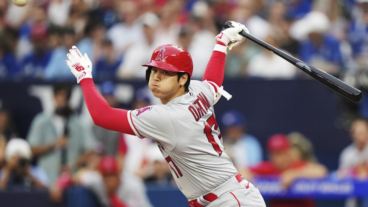 Shohei Ohtani hits 39th homer but exits Angels' loss to Blue Jays with  cramps – Orange County Register