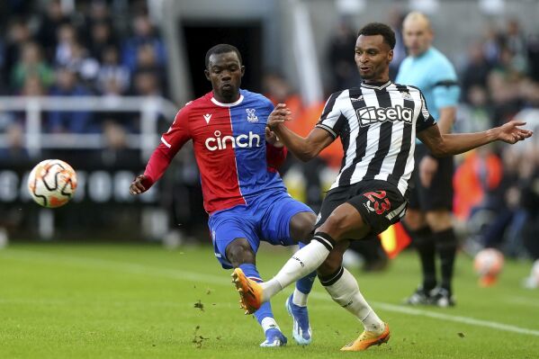 Crystal Palace's Tyrick Mitchell, left, and Newcastle United's Jacob Murphy battle for the ball during the English Premier League soccer match between Newcastle United and Crystal Palace at St James' Park, Newcastle upon Tyne, England, Saturday Oct. 21, 2023. (Owen Humphreys/PA via AP)