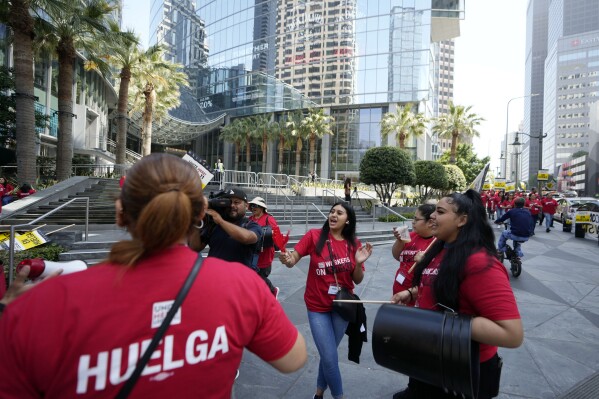 Hotel Workers' Strike in Los Angeles Disrupts Holiday Weekend - The New  York Times