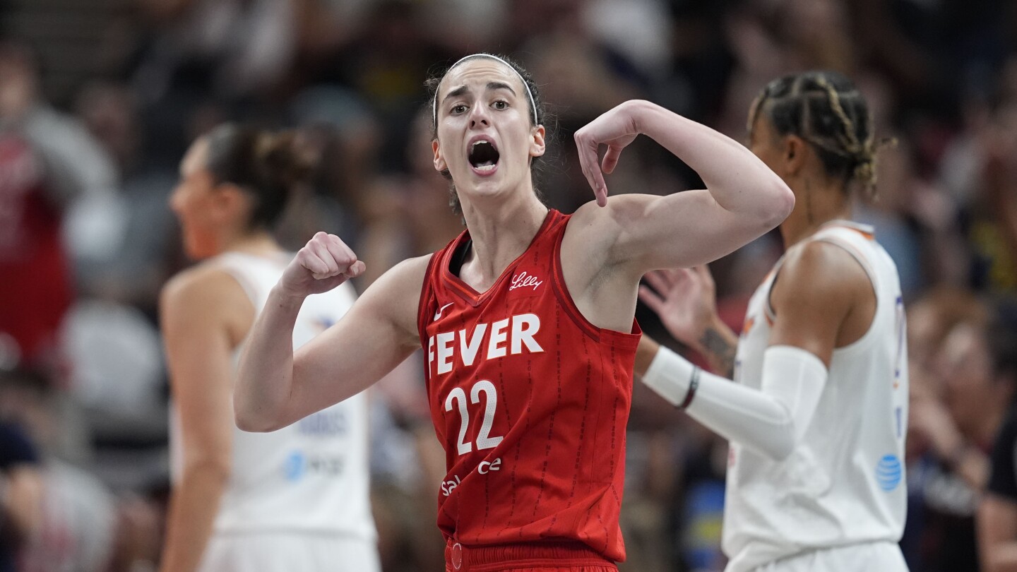 Кейтлин Кларк отбелязва 29, за да помогне на Fever да отблъсне ралито на Меркюри при победа с 98-89 преди разпродаване