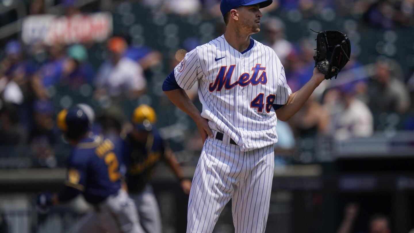 Jacob deGrom stars on mound, at plate as torrid start for New York