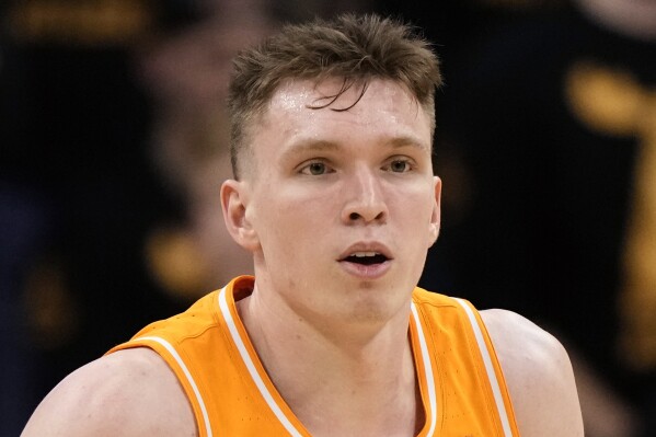 FILE - Tennessee guard Dalton Knecht plays during the first half of an NCAA college basketball game against Missouri Tuesday, Feb. 20, 2024, in Columbia, Mo. Knecht is the AP All-SEC player of the year and newcomer of the year in balloting released Tuesday, March 12, 2024. (AP Photo/Charlie Riedel, File)