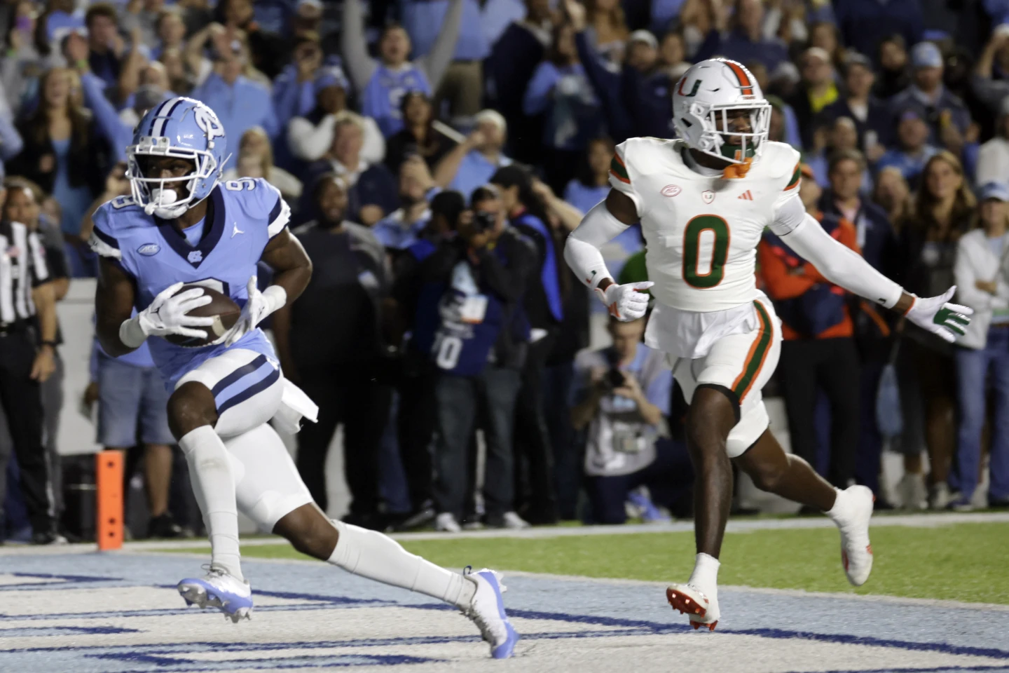 Tez Walker snags 3 TD catches to help No. 12 UNC beat No. 25 Miami 41-31
