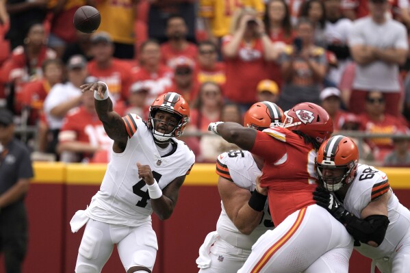 Deshaun Watson leads the Browns to a pair of TDs in a 33-32 preseason loss  to the Chiefs