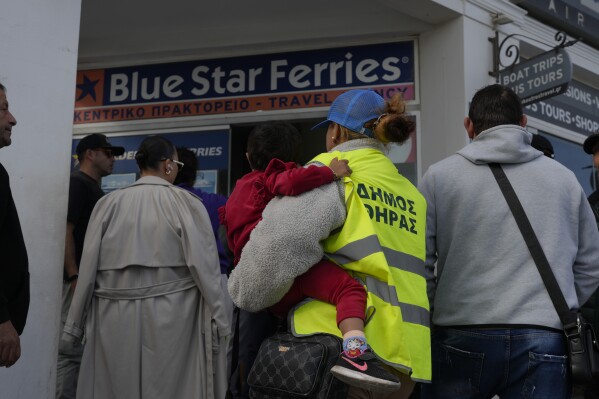 Emergency Crews Mobilized on Santorini Amid Earthquake Swarm Alarming Greek Experts