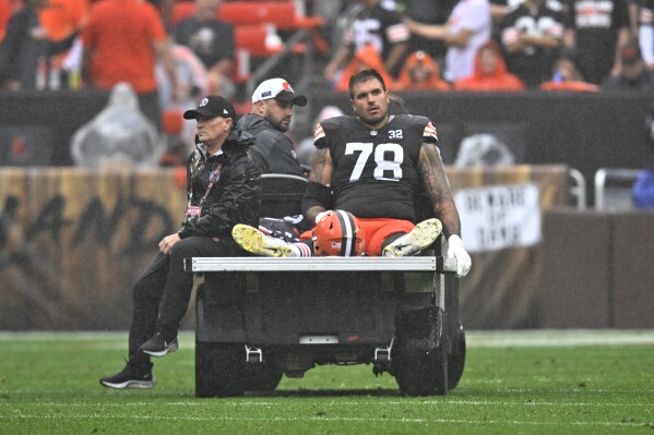 Browns lose starting tackle Jack Conklin for the season after he