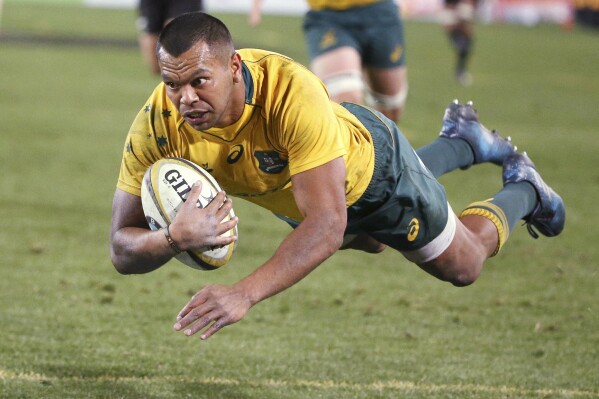 FILE - Australia's Kurtley Beale is airborne as he scores a try against New Zealand during their rugby union test match in Sydney on Aug. 19, 2017. Veteran playmaker Beale has been recalled to the Wallabies squad in Joe Schmidt's much-anticipated first team-naming Friday June 21, 2024, since replacing Eddie Jones as coach.(AP Photo/Rick Rycroft, File)