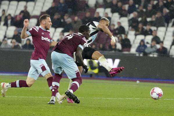 West Ham 1 Aston Villa 1: Hammers booed off as pressure mounts on