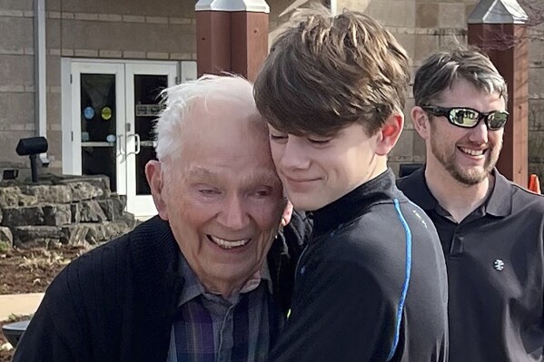 This photo provided by Linda Mitchelle shows Orville Allen of Poplar Bluff, Mo., hugging his great-grandson in March 2024. Allen died Wednesday, May 29, 2024, and his liver was successfully donated and transplanted to a 72-year-old woman. Transplant organizations say Allen is the oldest American ever to donate an organ upon death. (Linda Mitchelle via AP)