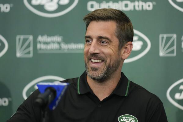 Rodgers hopes to help Jets add to 'lonely' Super Bowl trophy