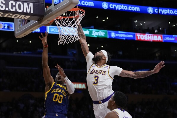 Lakers' Anthony Davis suffers eye injury during first quarter against Warriors | AP News