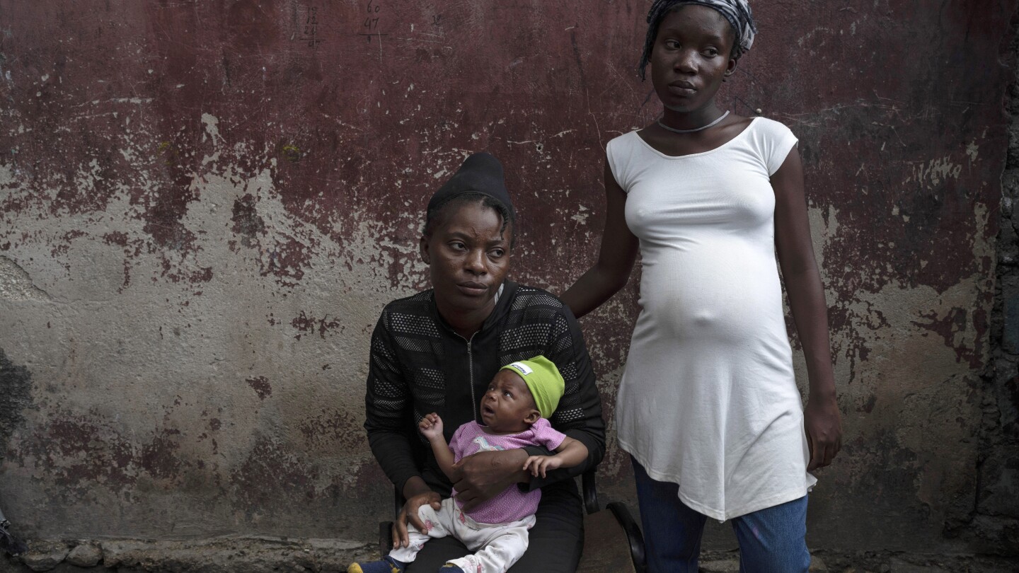 Зад кулисите на опита на фотографа от AP, отразяващ насилието срещу жени в Хаити