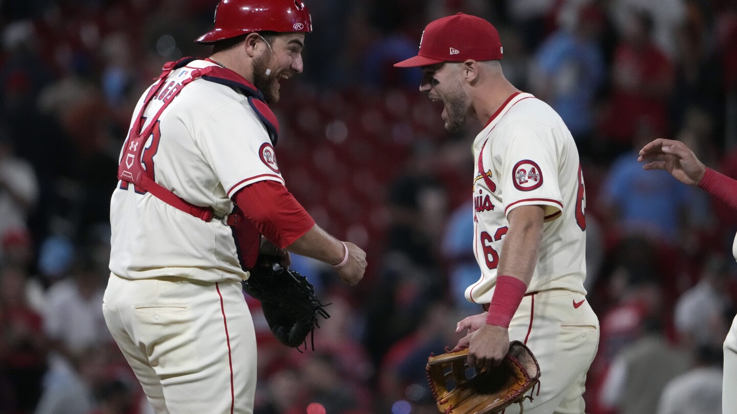 Cardinals Edge Mariners 2-0 Behind Pagés