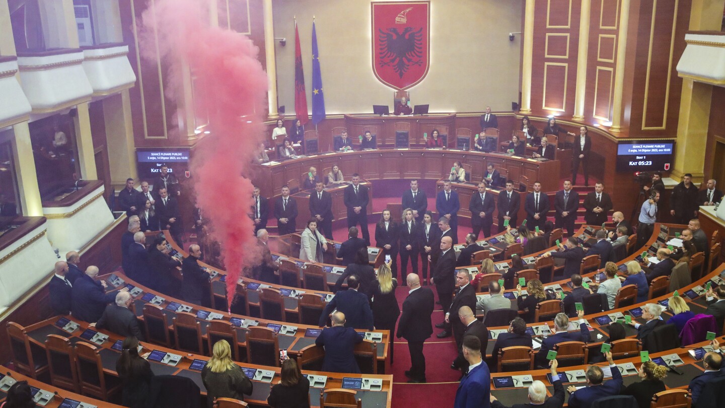 ТИРАНА Албания АП — Албанските опозиционни депутати провалиха в четвъртък