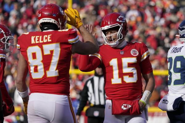 Chiefs dump Seahawks 24-10, stay tied for AFC's best record