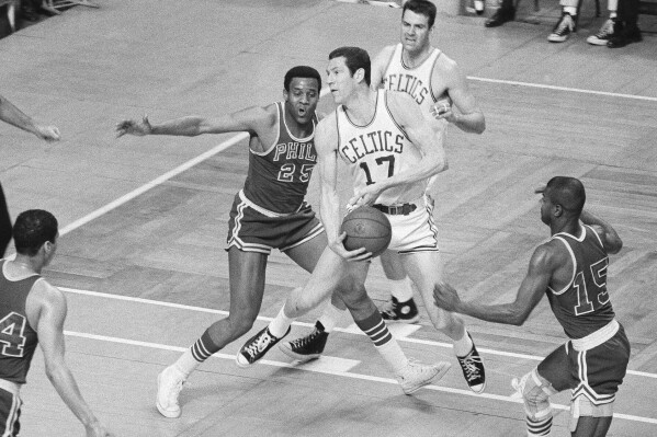 FILE - Boston Celtics' John Havlicek (17) is defended by Philadelphia 76ers' Chet Walker (25) during the first half of an NBA basketball playoff game April 14, 1968, in Boston. Walker, a seven-time All-Star forward who helped Wilt Chamberlain and the 76ers win the 1967 NBA title, has died. He was 84. The National Basketball Players Association confirmed Walker's death, according to NBA.com. The 76ers, Chicago Bulls and National Basketball Retired Players Association also extended their condolences on social media on Saturday, June 8, 2024. (AP Photo/A.E. Maloof, File)