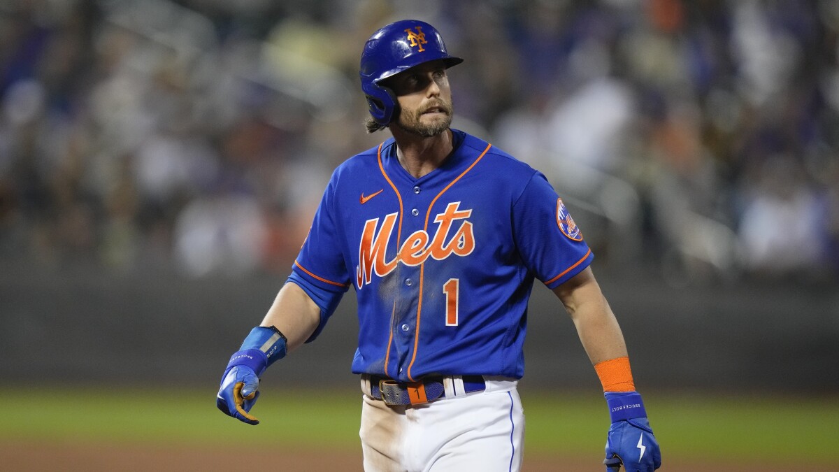 Mets strand 9, fall to Nationals in resumption of Saturday game