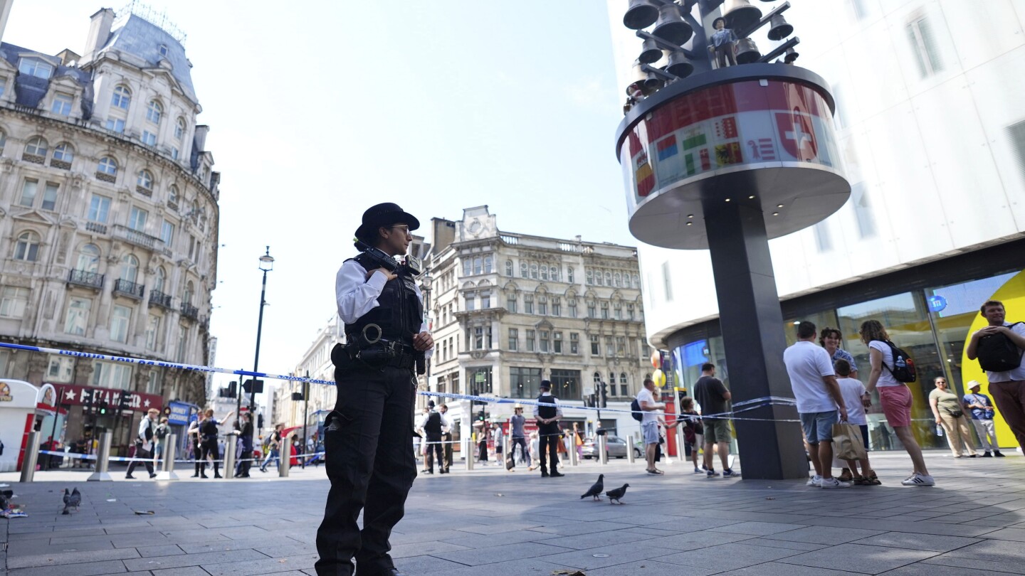 Guy stabs a lady and her mom in a London tourism scorching spot earlier than being arrested, police say