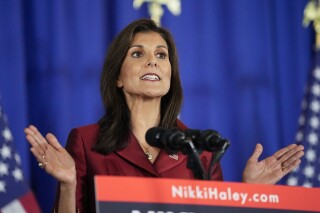 La precandidata presidencial republicana Nikki Haley habla ante sus partidarios el sábado 24 de febrero de 2024, en Charleston, Carolina del Sur. (AP Foto/Chris Carlson)