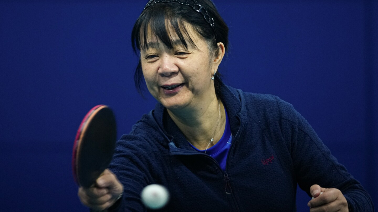 58岁的智利华裔乒乓球运动员在巴黎奥运会上首次亮相