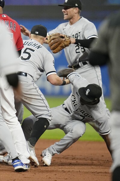 Fans React To Wild Tim Anderson, Jose Ramirez Brawl - The Spun: What's  Trending In The Sports World Today