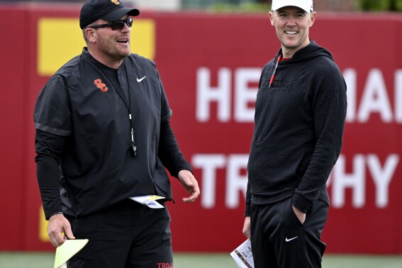 head coach Lincoln Riley, right, along with linebackers coach Matt Entz watch during spring NCAA college football practice at Howard Jones Field, Thursday, April 4, 2024, in Los Angeles. (Keith Birmingham/The Orange County Register via AP)