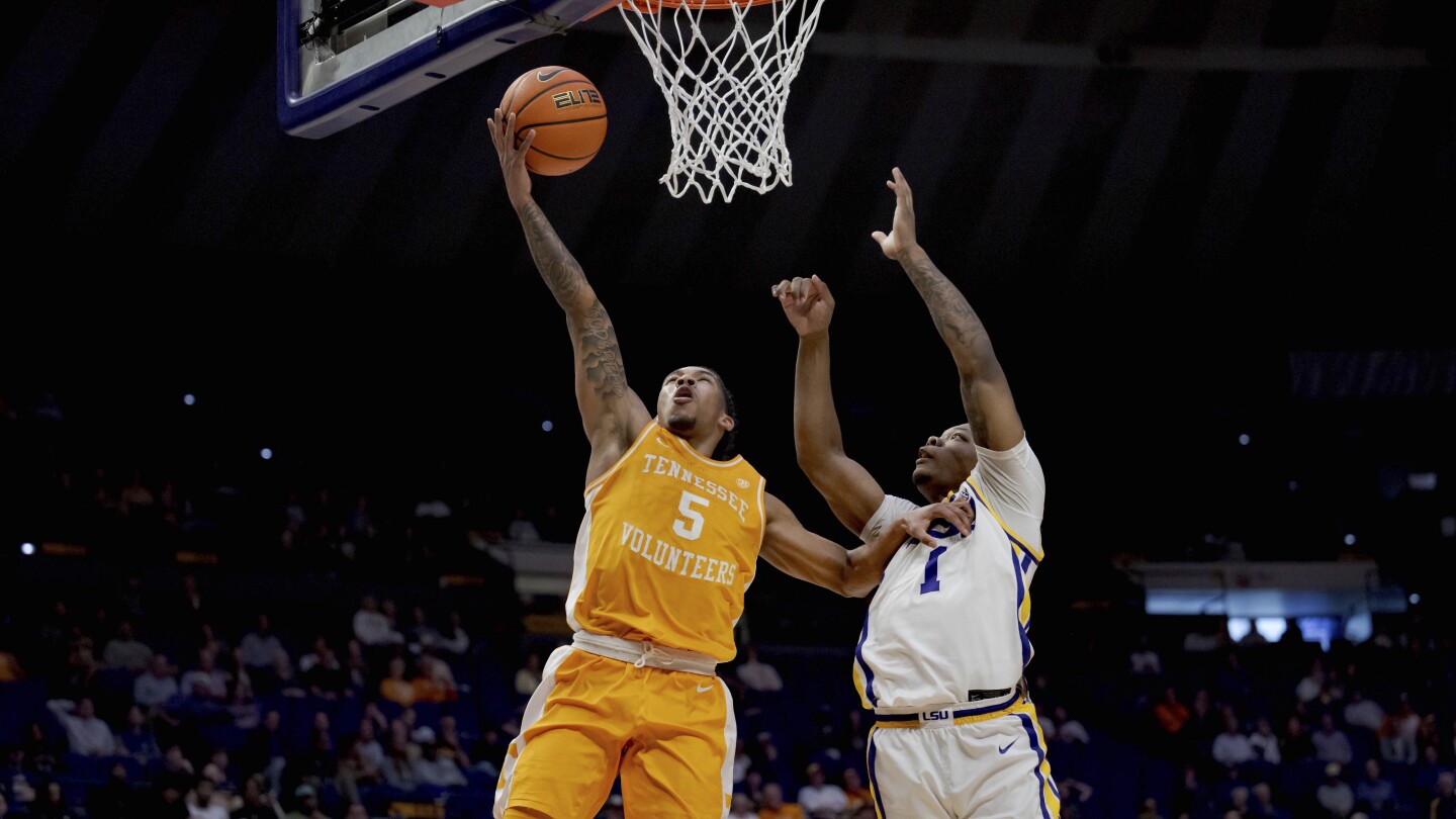 No. 5 Tennessee Tops LSU 65-59, Secures Tenth SEC Win