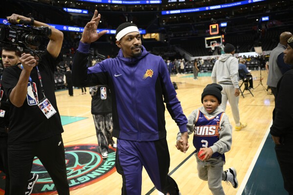 Phoenix Suns guard Bradley Beal waves to the crowd after an NBA basketball game against the Washington Wizards, Sunday, Feb. 4, 2024, in Washington. (AP Photo/Nick Wass)