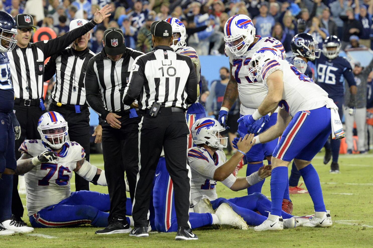 Titans stop Allen on 4th down, hang on to beat Bills 34-31